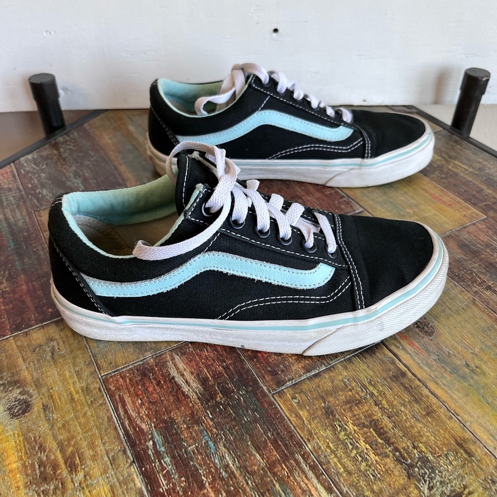 Vans low top skate shoes mens 5 women’s 6.5, black with light blue stripe - Picture 2 of 8